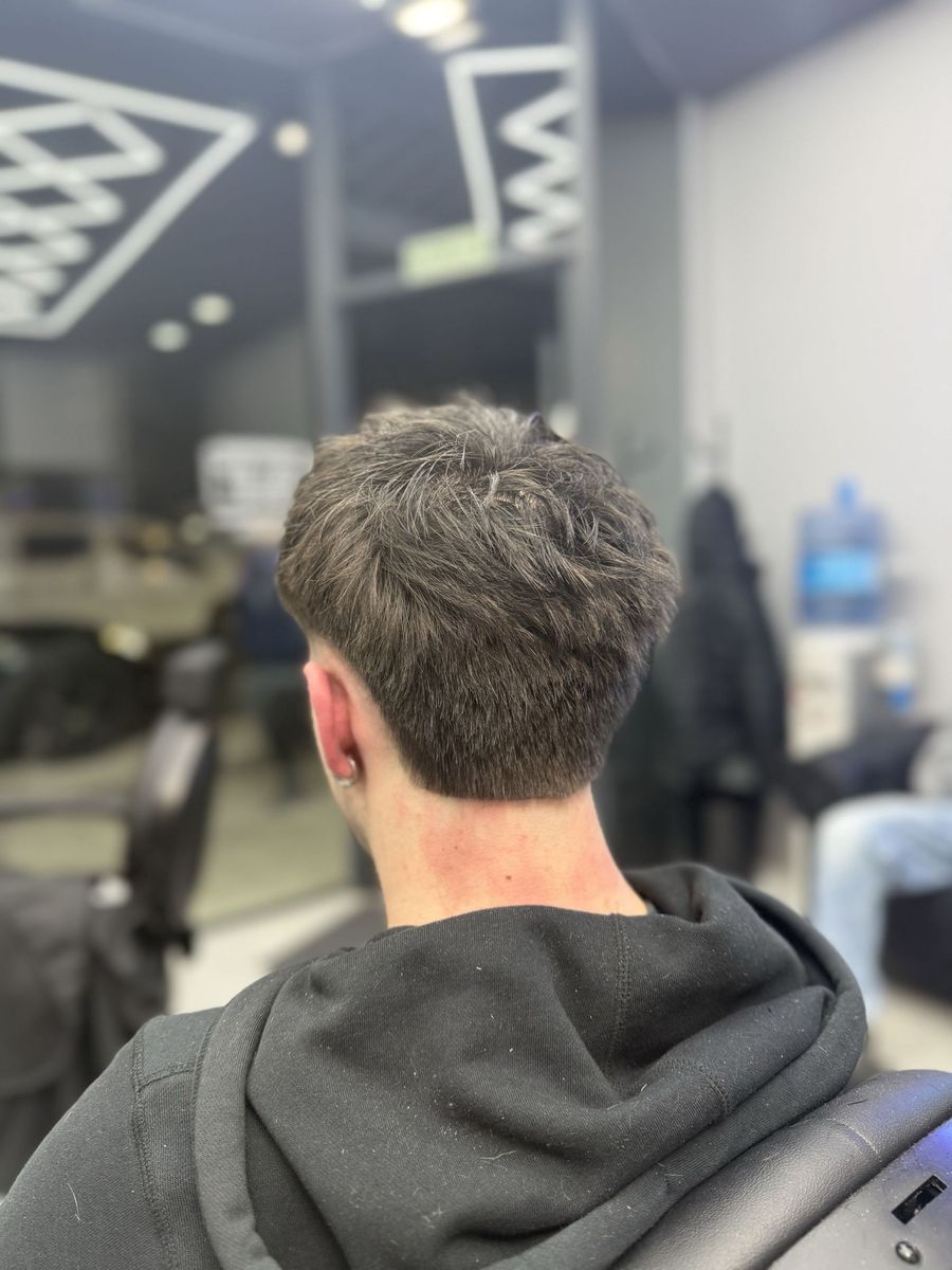 Degradado bajo con acabado natural en corte de caballero en Oviedo